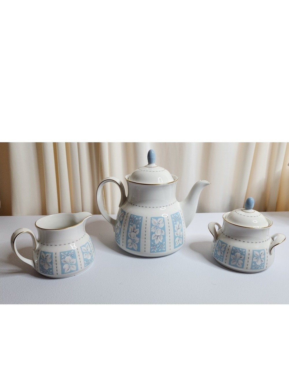 Royal Doulton Hampton Court 3 pc Tea Set
